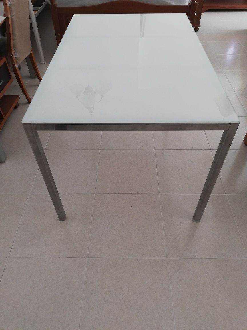 Mesa de vidro branco