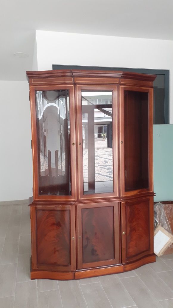 Vitrine com 6 portas