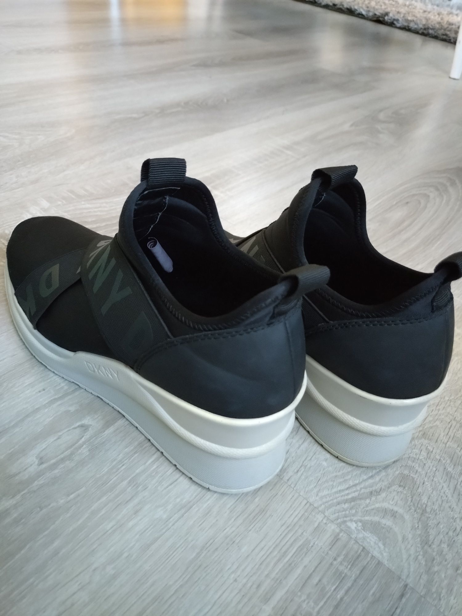 Sneakersy Adidasy dkny na koturnie