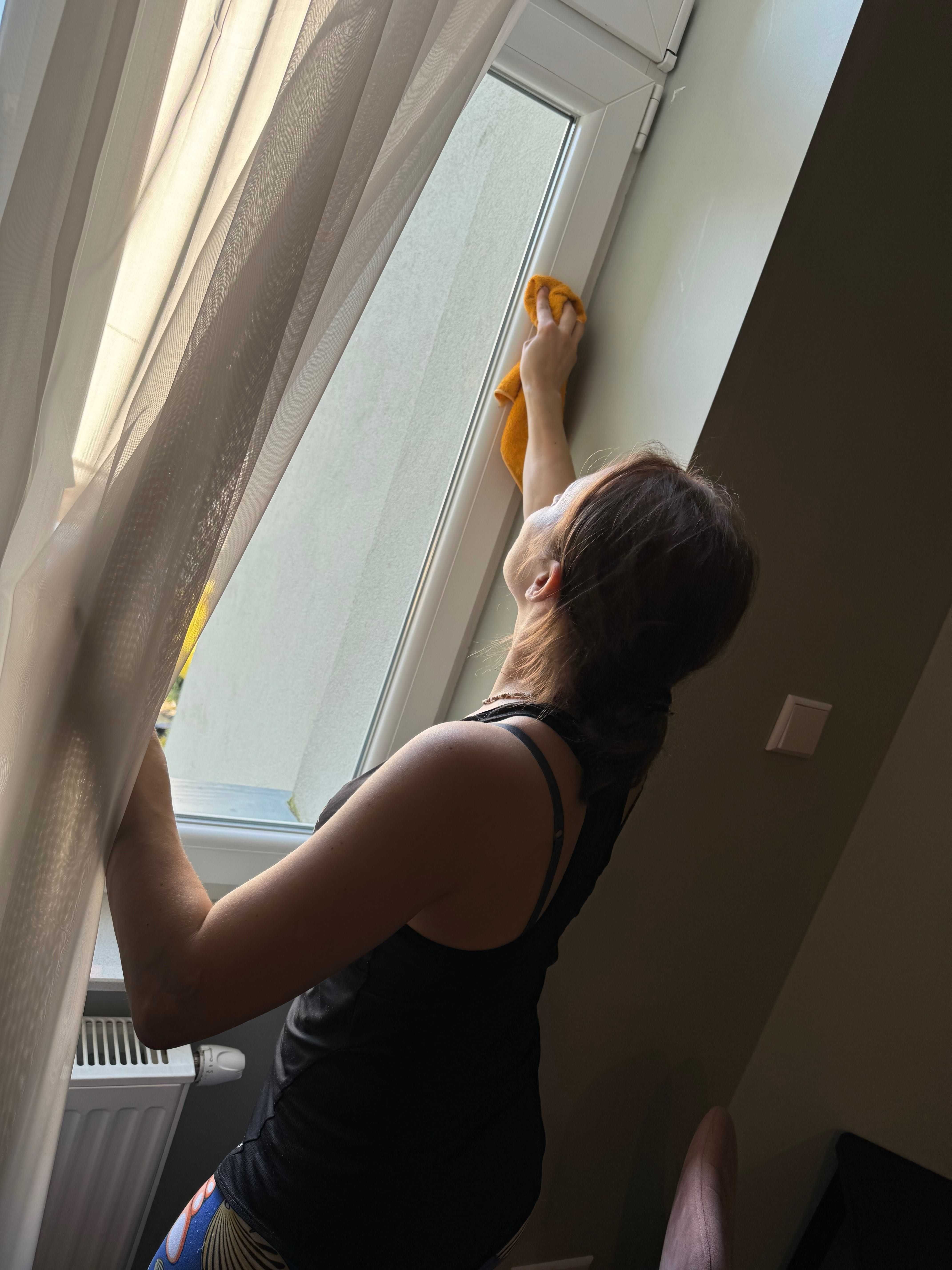 Mycie Okien domu witryny sklepowe i balkony. Pranie tapicerki meblowej