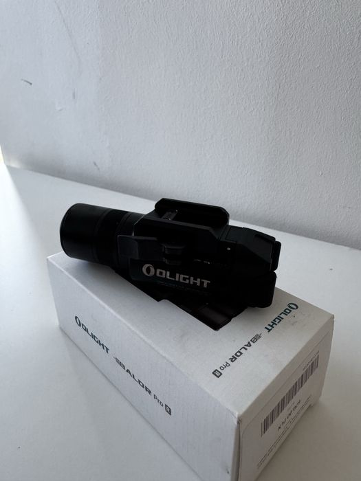Olight BALDR Pro R - Latarka z celownikiem laserowym - Jak nowa!