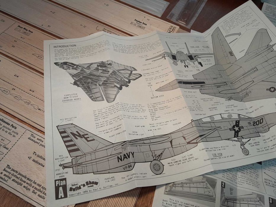 Aeromodelismo - KIT avião  F-14 Tomcat - NOVO na caixa - Top Gun!