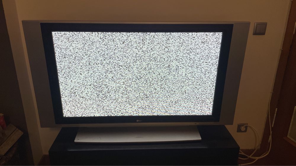 Vendo Televisão LG