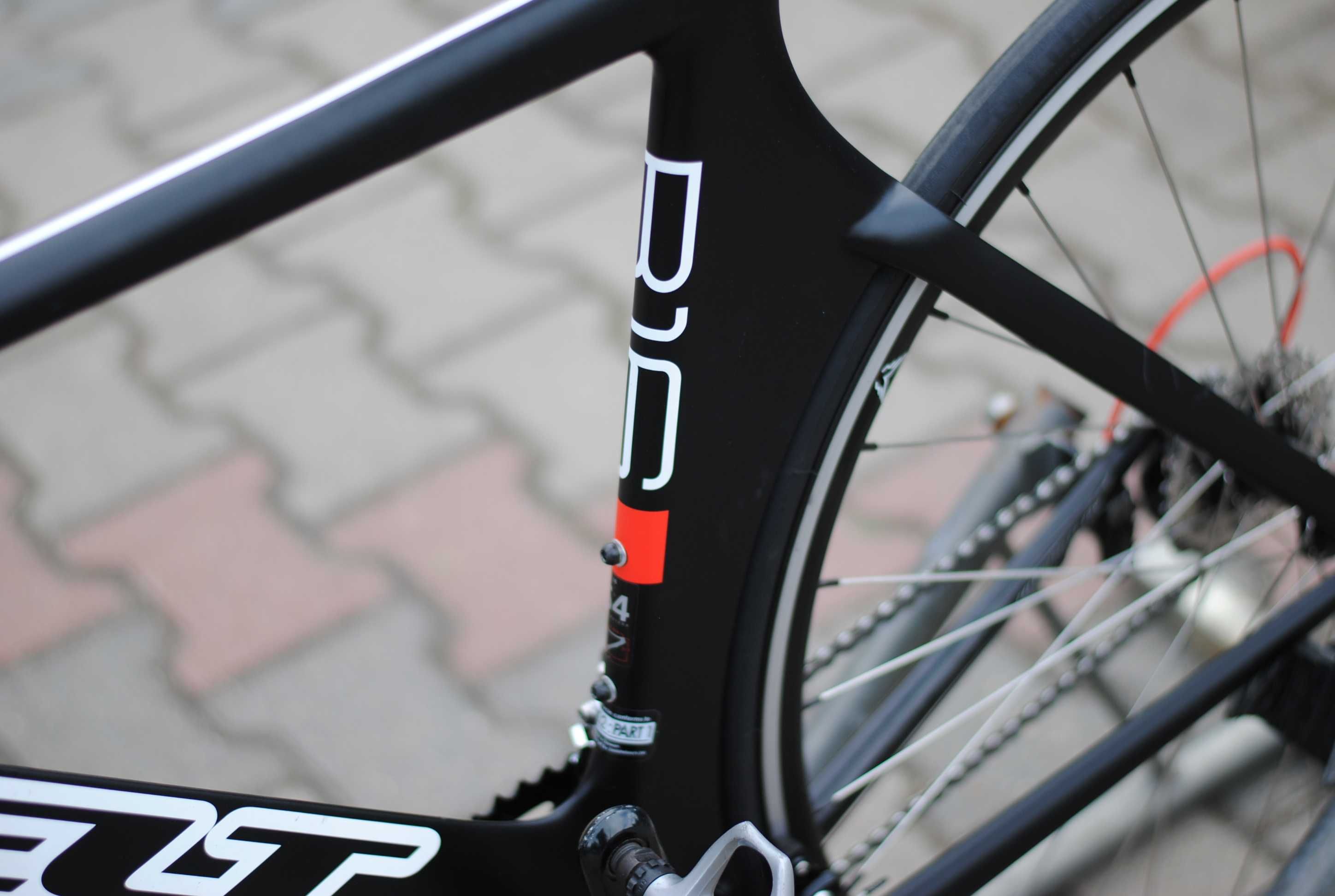 Szosowy rower szosa FELR B16 karbon,  osprzęt shimno 105 roz 54