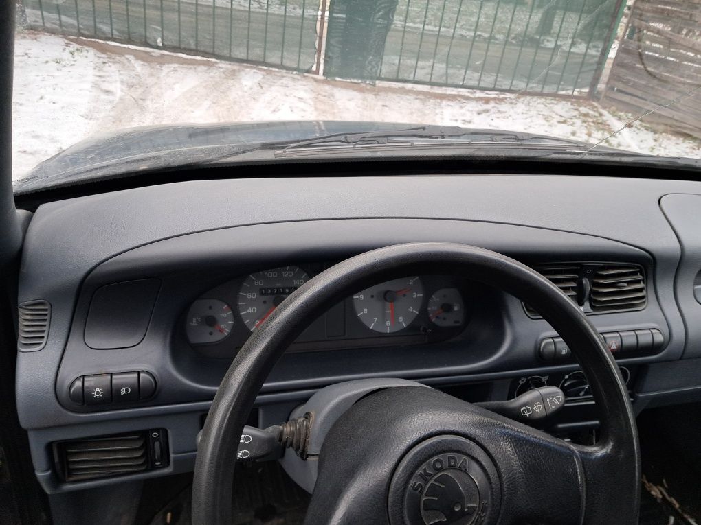 Skoda Felicia 1.3 1.6 alternator maska zderzak