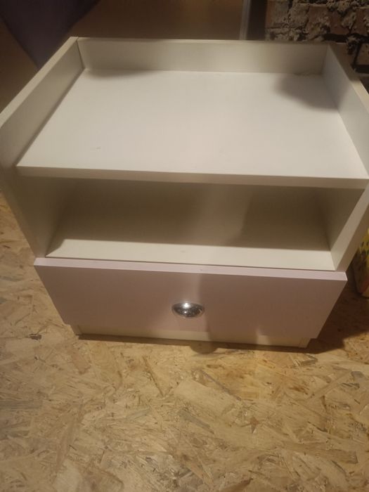 Szafka nocna biało-różowa