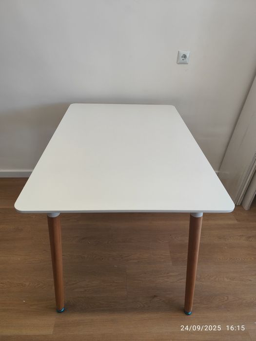 Conjunto de mesa com 5 cadeiras