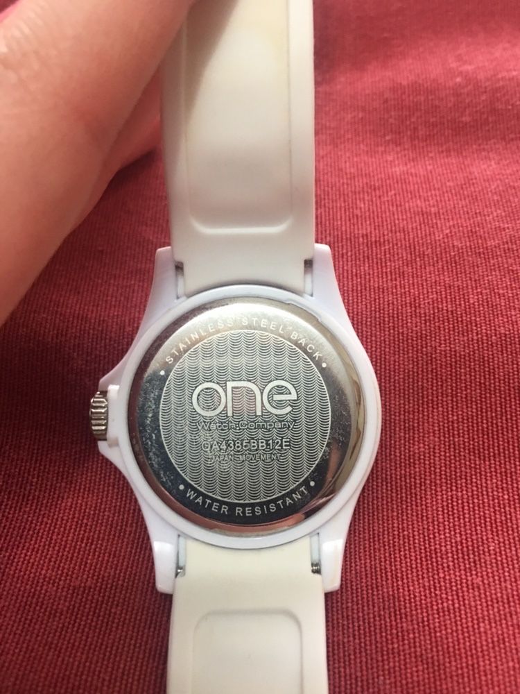 Vendo relógio ONE branco