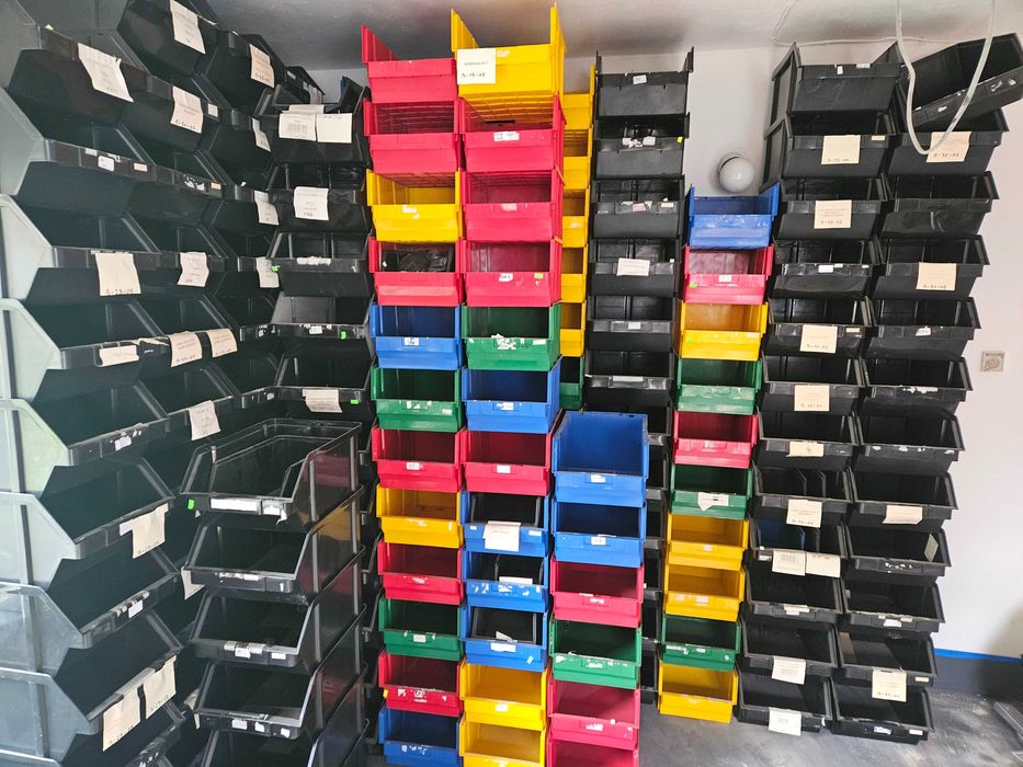 Pojemnik magazynowy 450x300x210mm CZARNY