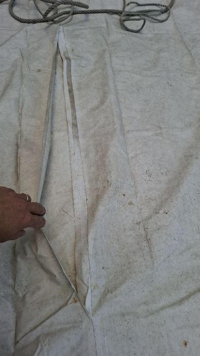 Lona impermeável com ilhós