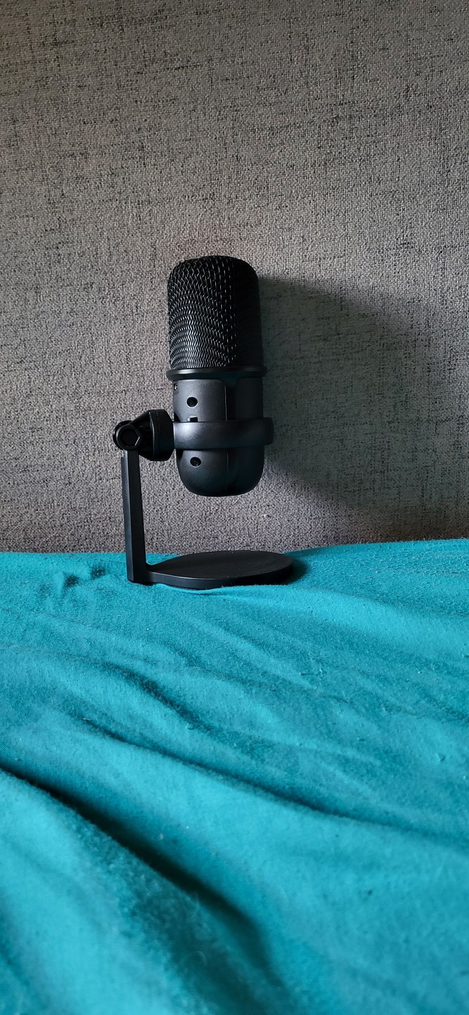 Продам микрофон Hyperx Solocast