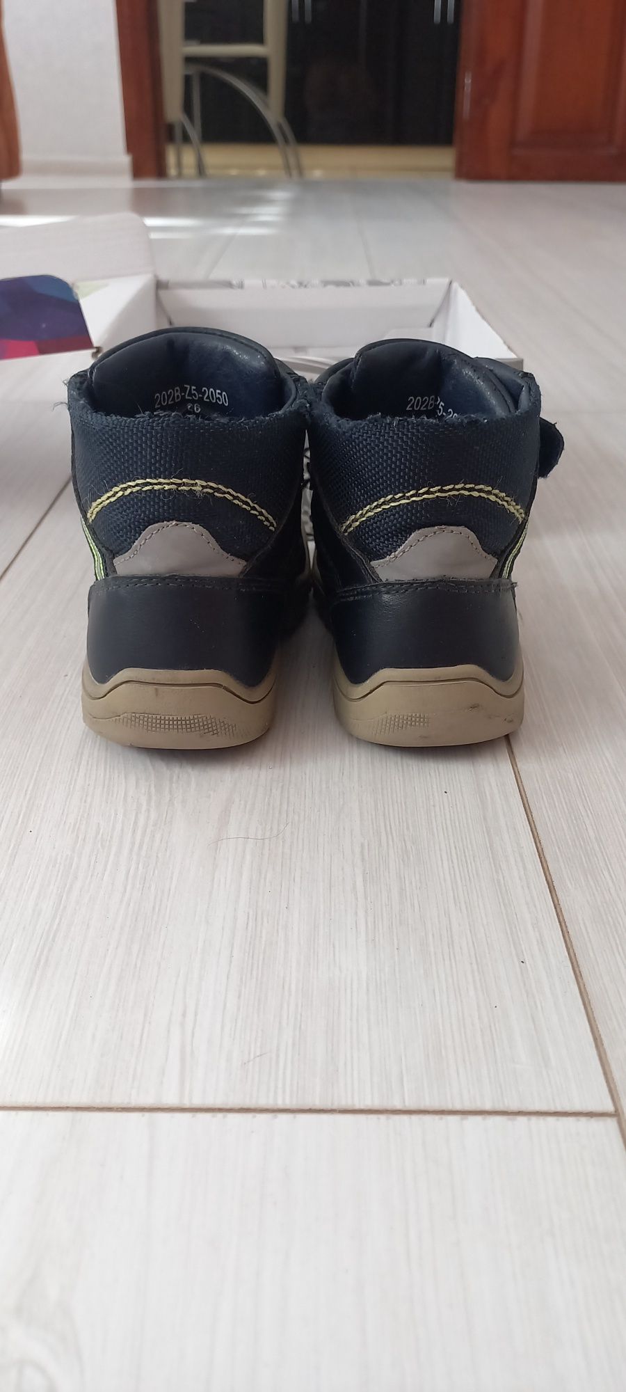 Осінні черевики для хлопчика