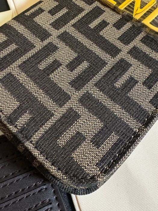 Шкіряна сумка та гаманець ф€нді