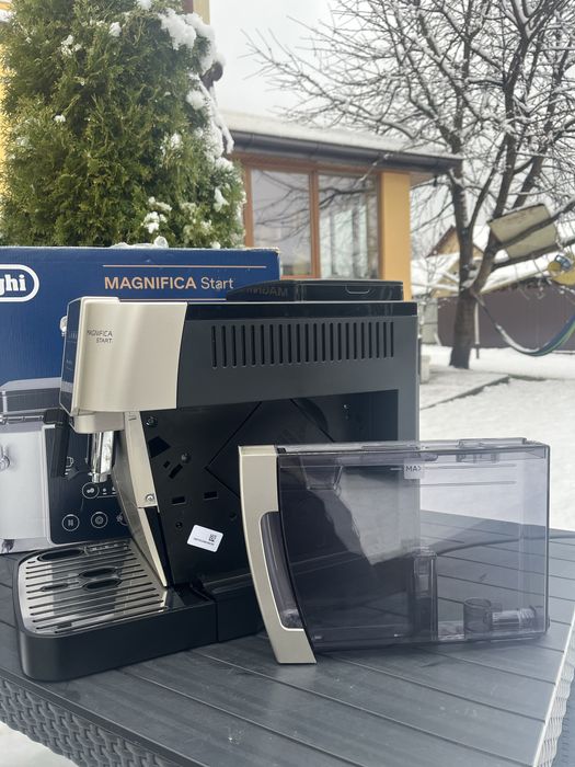 Кавомашина Delonghi Magnifica Start 2024 рік 9 місяць гарантія