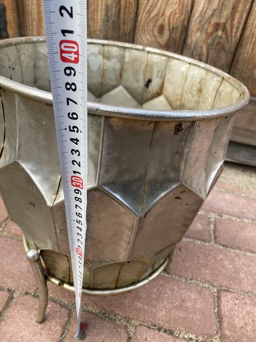 Metalowa duża osłonka doniczka na nóżkach