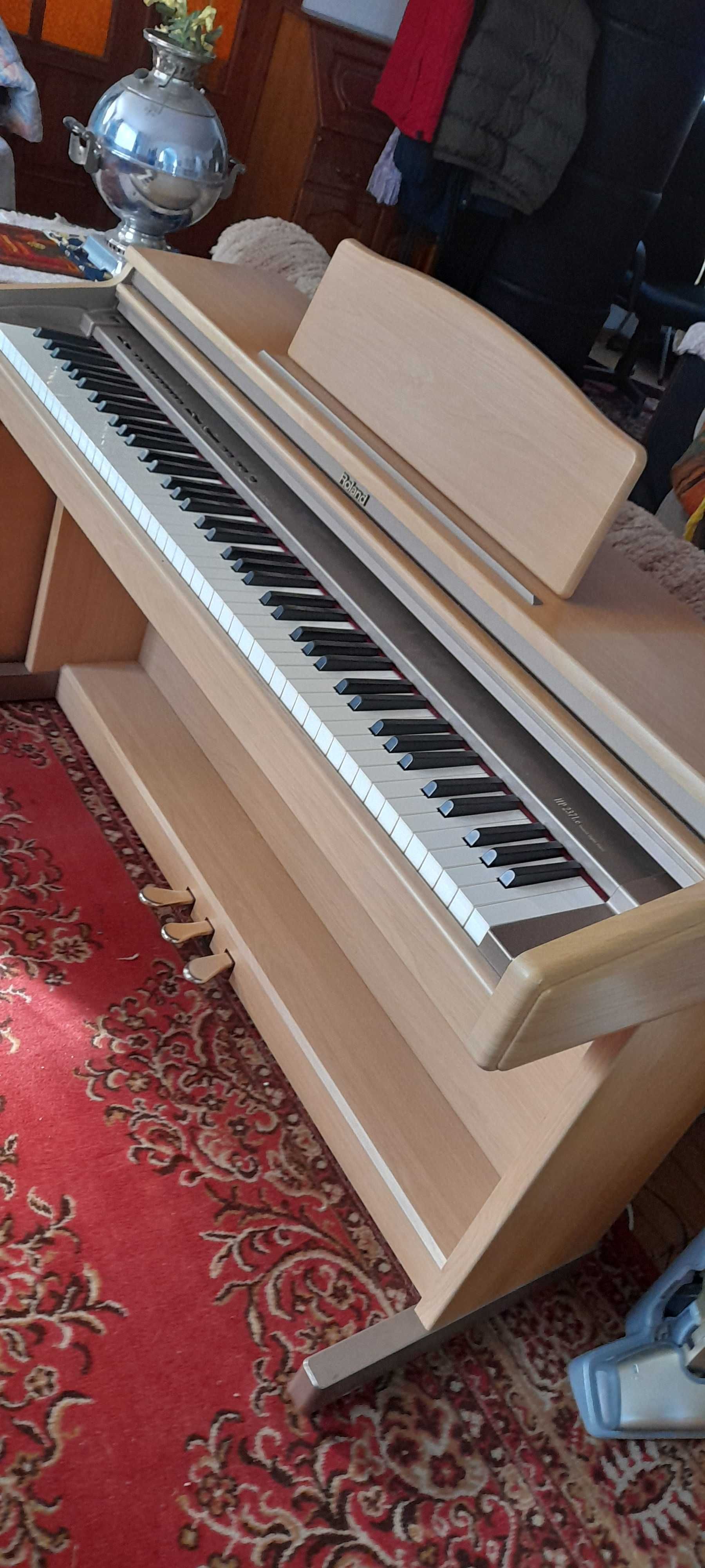 Pianino Roland HP 237 jasny beż