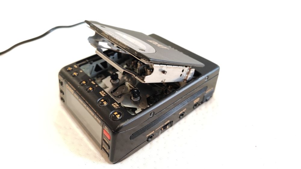 Walkman Casio DA-R100 – przenośny rejestrator/odtwarzacz DAT