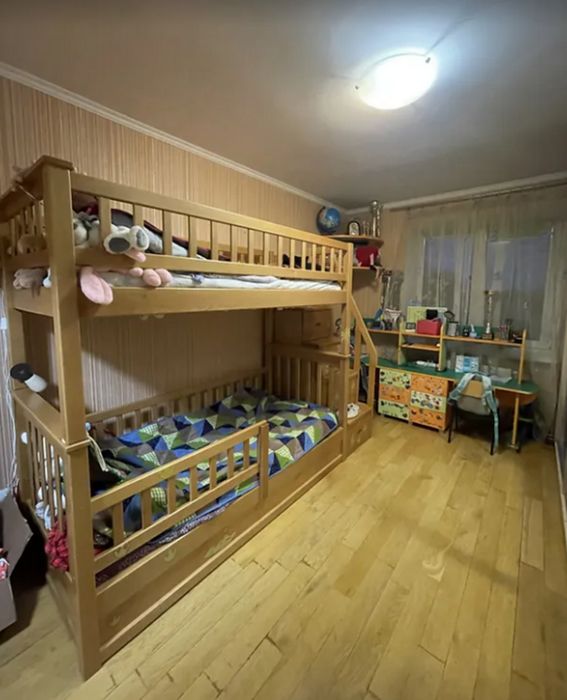 Продаж 3к квартири 76 кв. м на вул. Карпенка