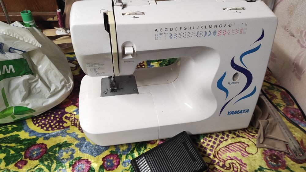 Продам швейну машинку