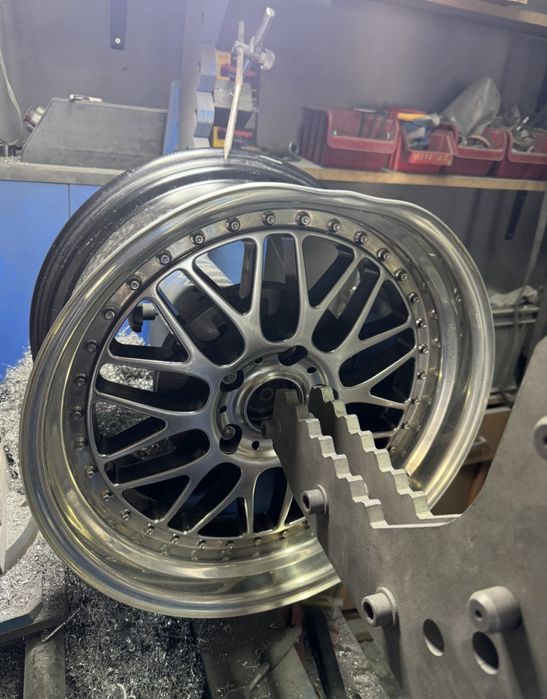 Prostowanie felg, renowacja lakiernia proszkowa naprawa alufelg