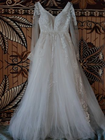Шикарна пишна весільна сукня на корсеті.