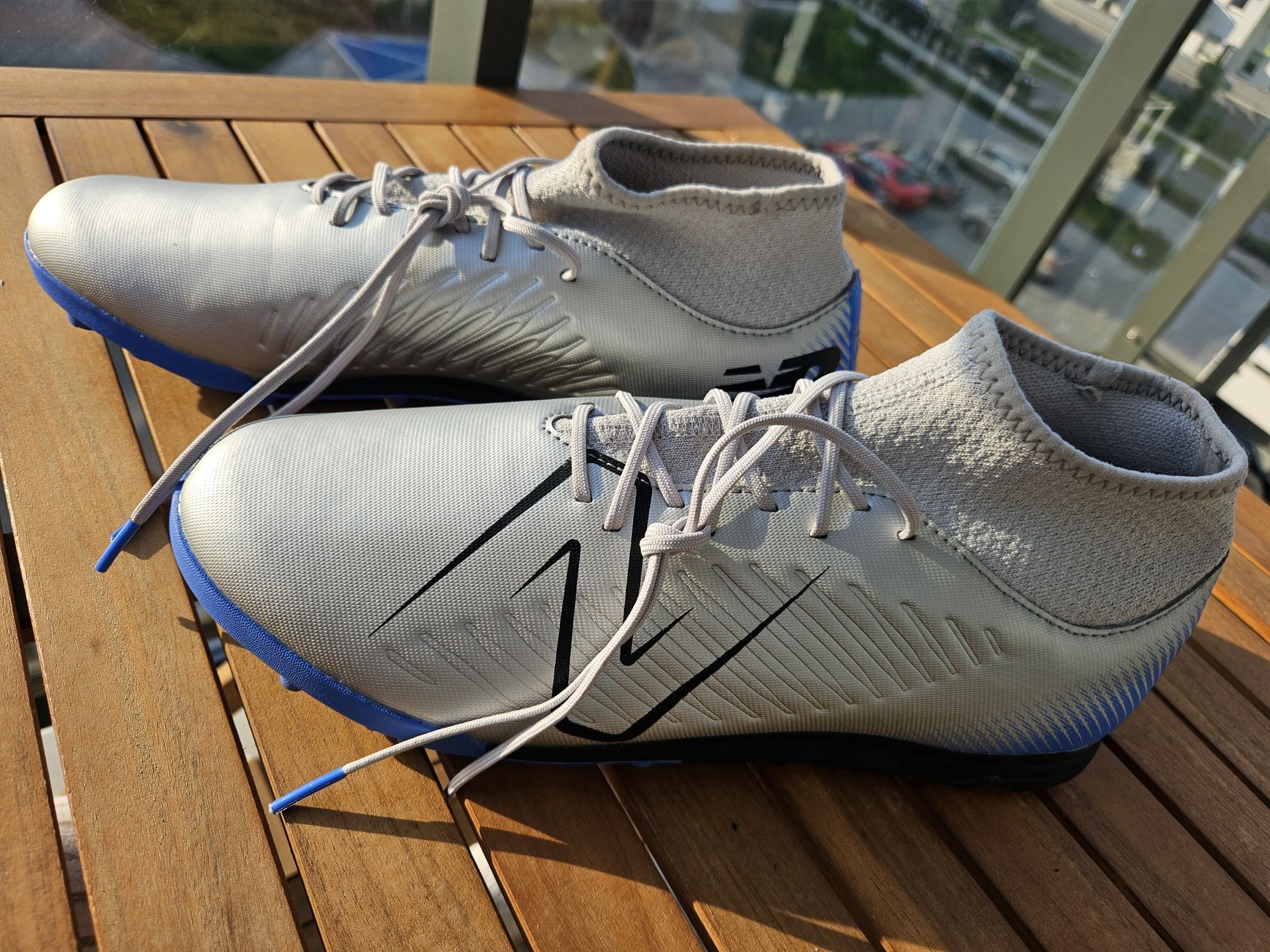 NOWE Buty piłkarskie turfy New Balance Tekela v4 srebrne
