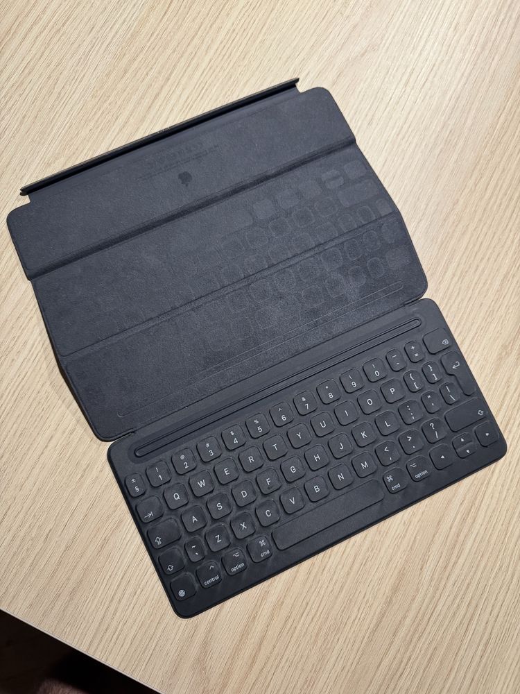 Klawiatura Apple Smart Keyboard / iPad 7,8,9, Pro 10.5/ stan idealny