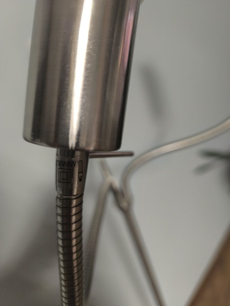 Stojąca lampa z 3 ruchomymi ramionami