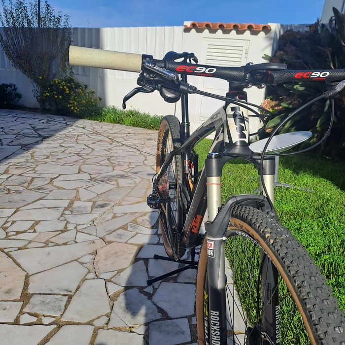 Bicicleta BTT Carbono