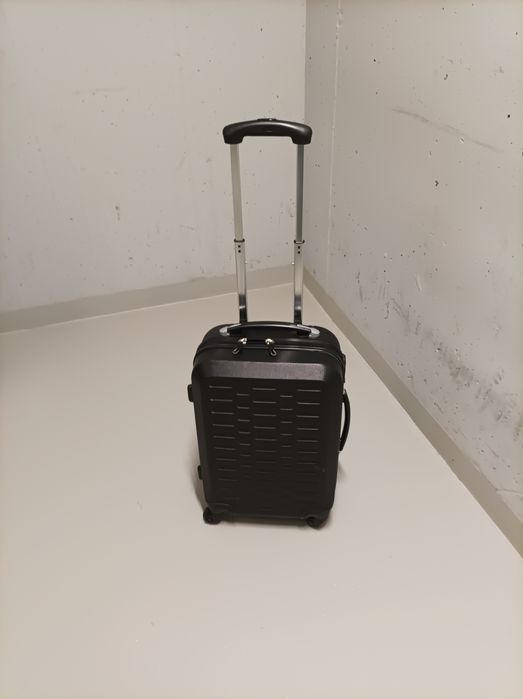 Walizka mała na kółkach