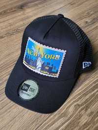 czapka z daszkiem New Era Trucker Postcard New York czarna logo NOWA