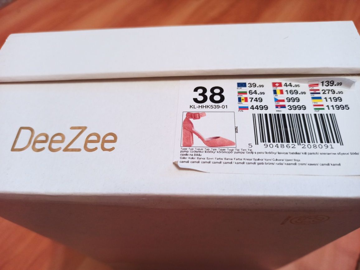 Sprzedam czółenka DeeZee