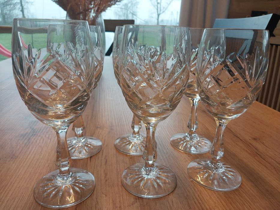 Kryształowe kieliszki do wina