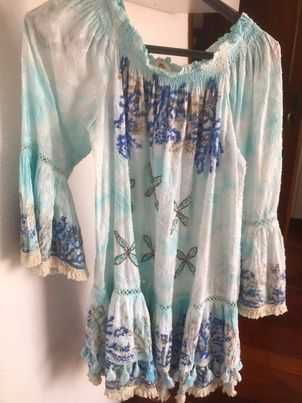 Vestido novo com lentejoulas bordadas