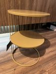 Stolik metalowy z póleczką ciekawy design