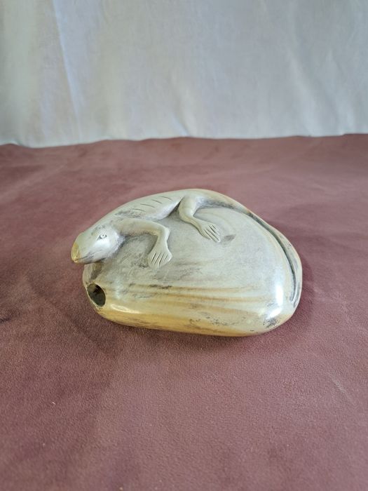 Kamienna rzeźba jaszczurki 13