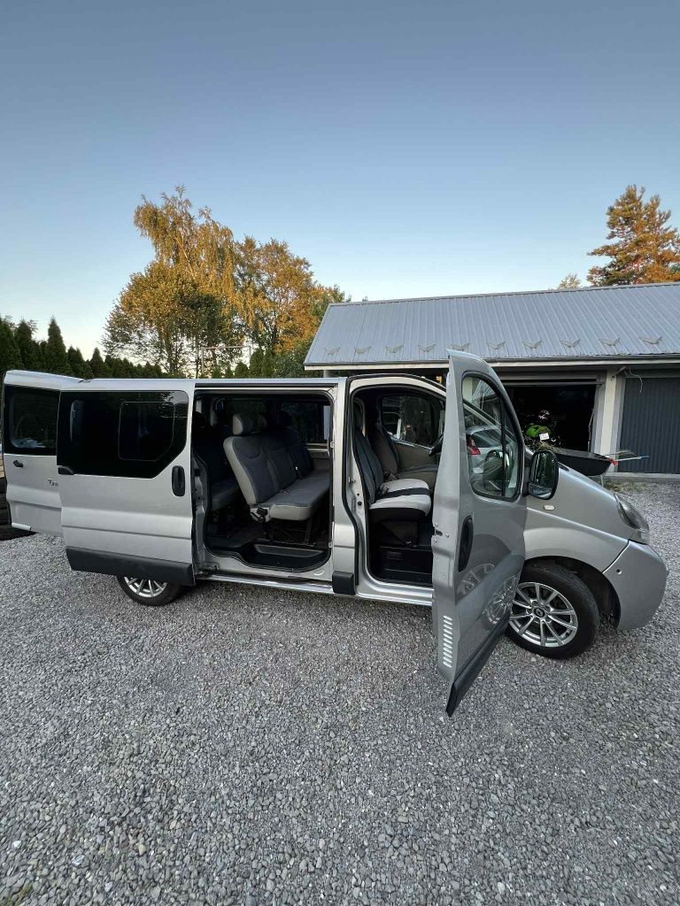 Wynajem Busa 9 osobowy