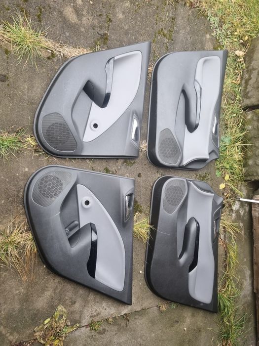 Na sprzedaż komplet foteli i boczków opel corsa e półskóry