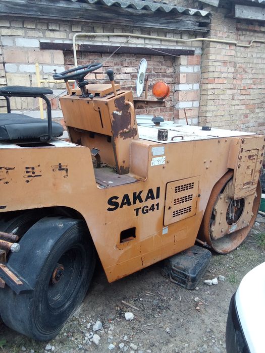 Оренда спецтехніки. Каток комбінований