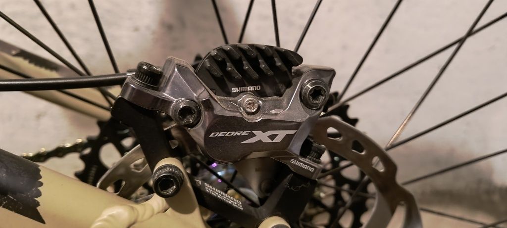 Komplet hamulców Shimano Deore XT czterotłoczkowe