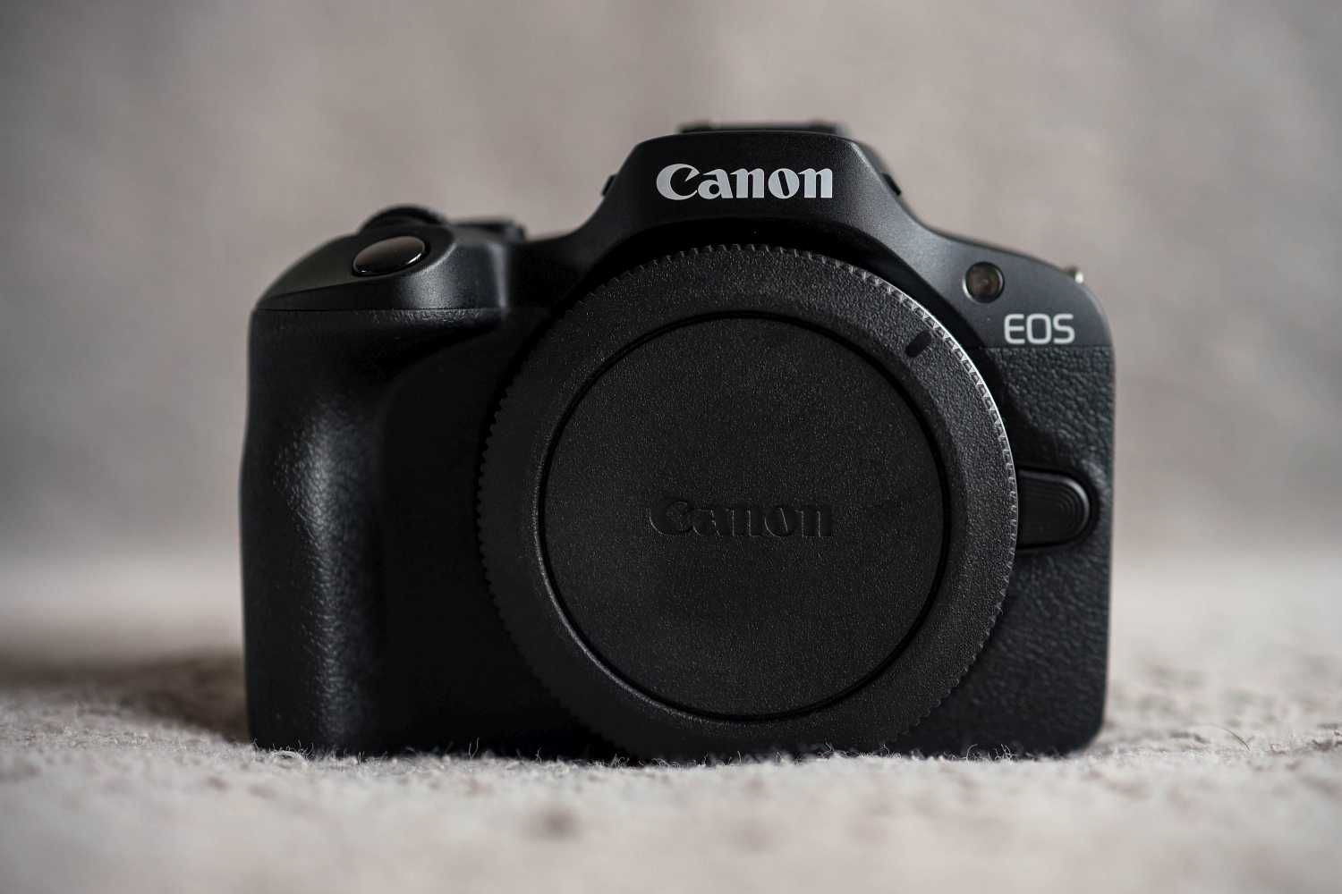 CANON EOS R100 - IDEAŁ, jak nowy - raz użyty. Bezlusterkowiec