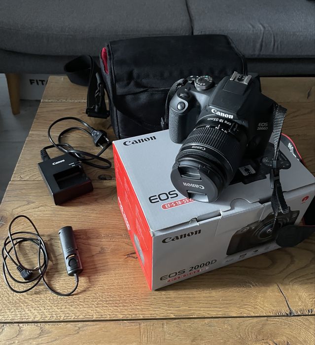 Aparat cyfrowy lustrzanka Canon EOS 2000D EF-S 18-55