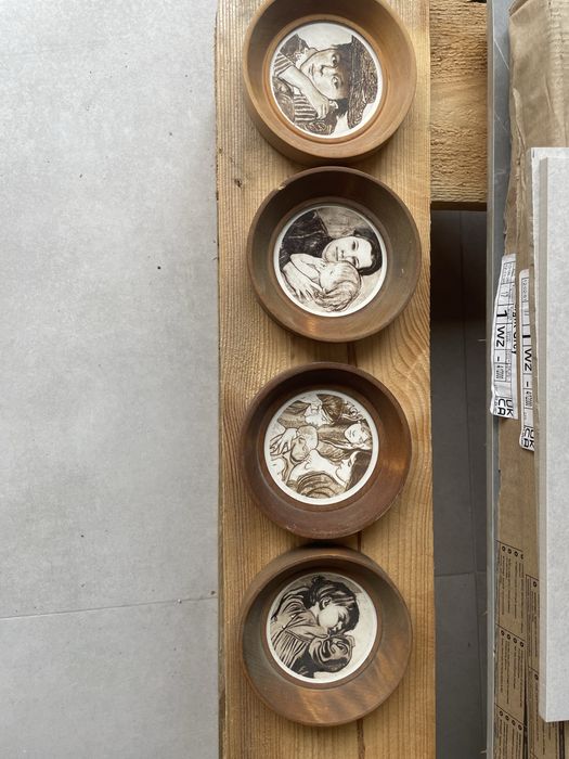 Obrazy male i jeden duzy