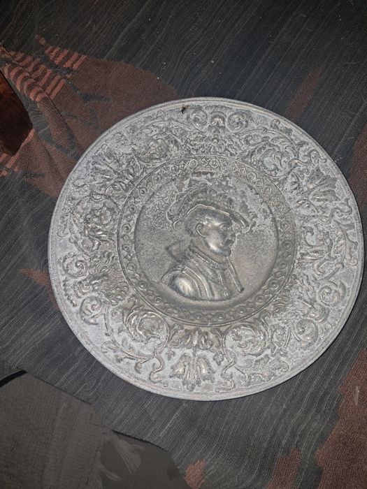 Prato grande em estanho