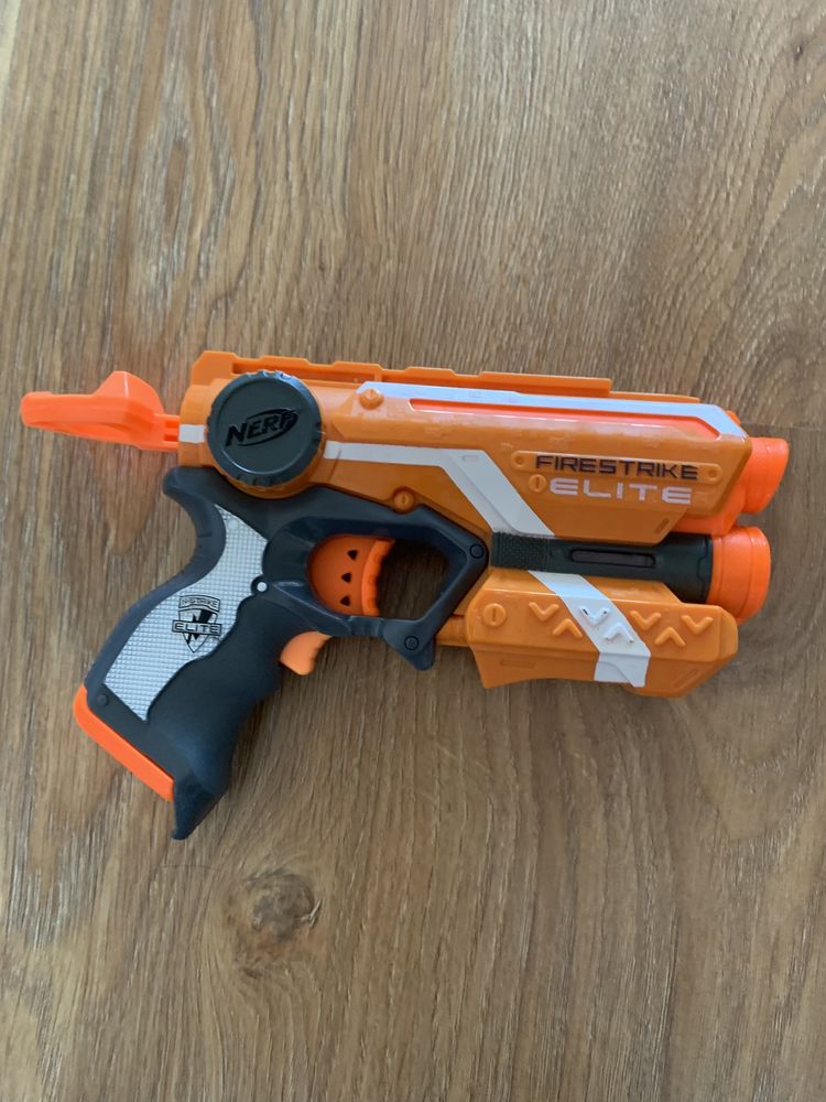 Nerf firestrike Elite з лазером