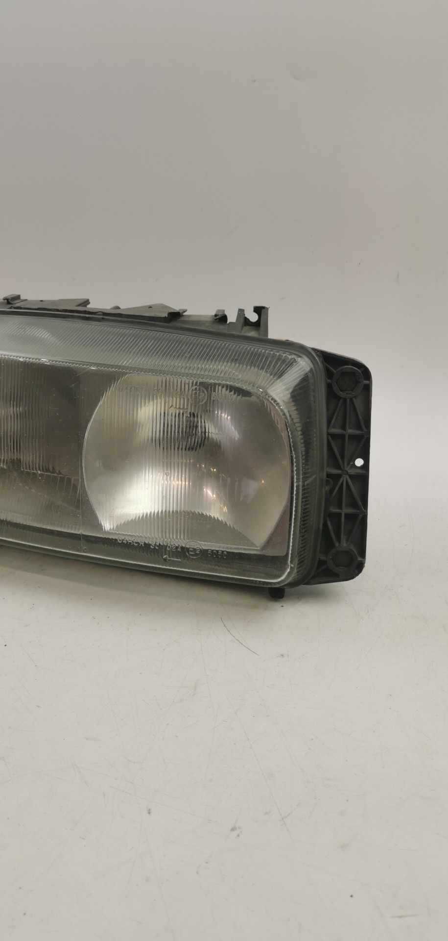 Renault Midlum FKI Lampa prawa przód przednia OE