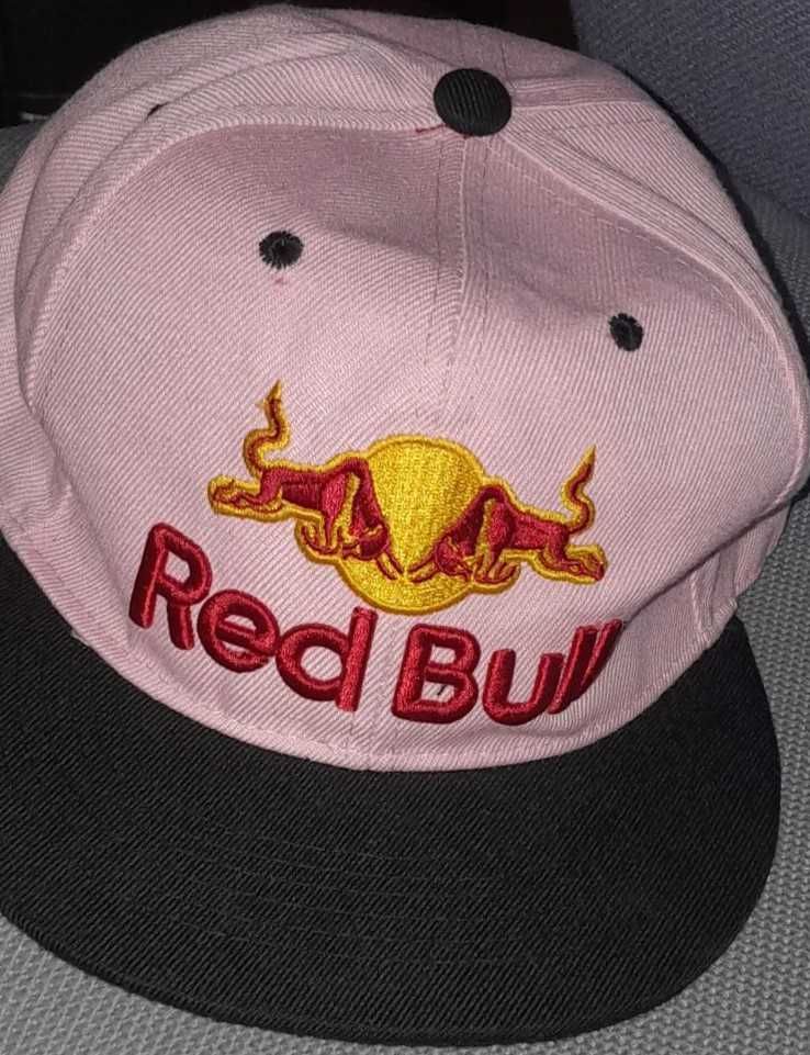 Boné/snapback da marca Jordan, Red Bull e Assassin's Creed