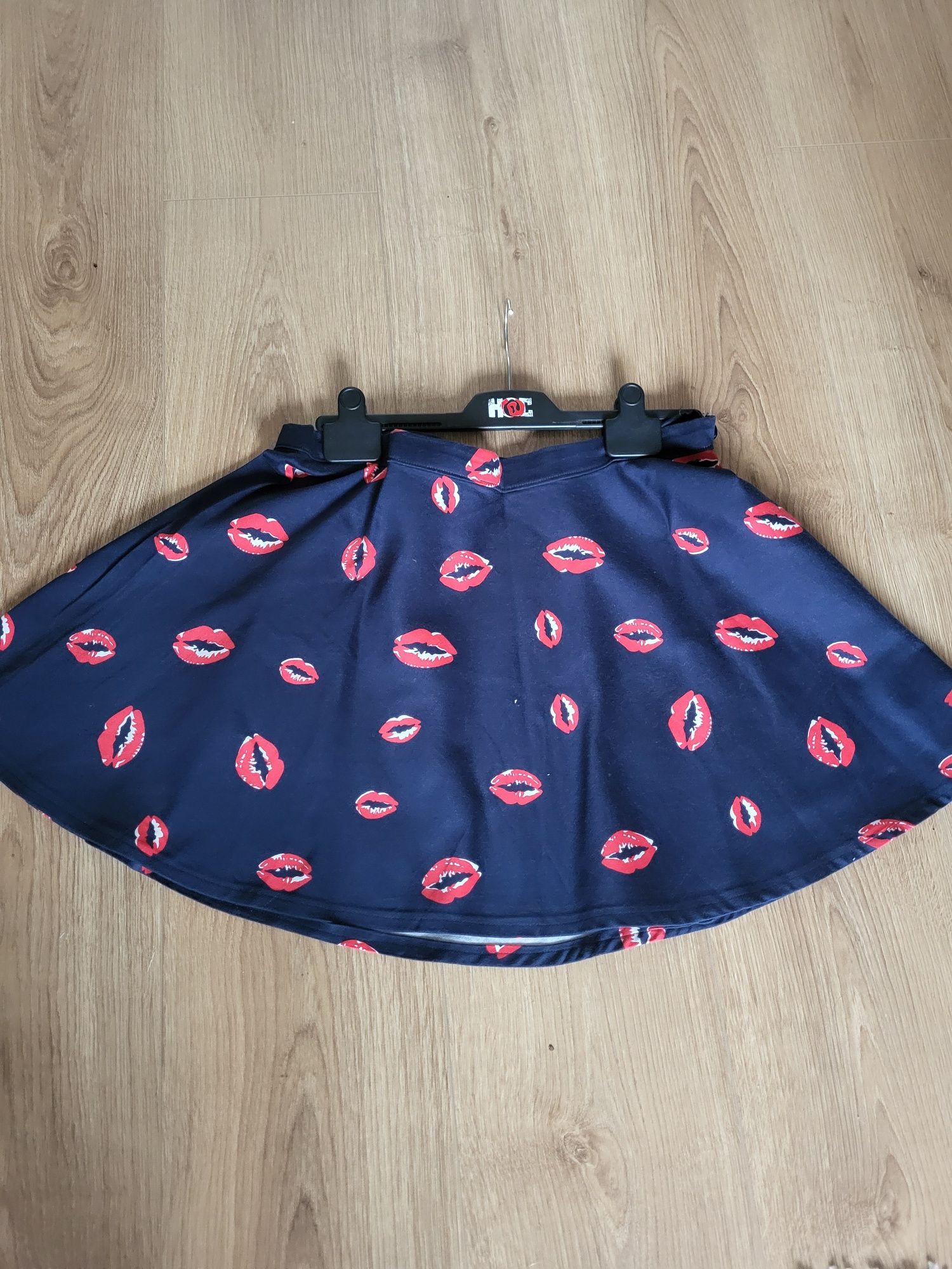Spódniczka mini rozkloszowana r.m/L