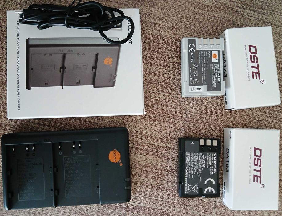 Vende -se Carregador e duas baterias Olympus novo