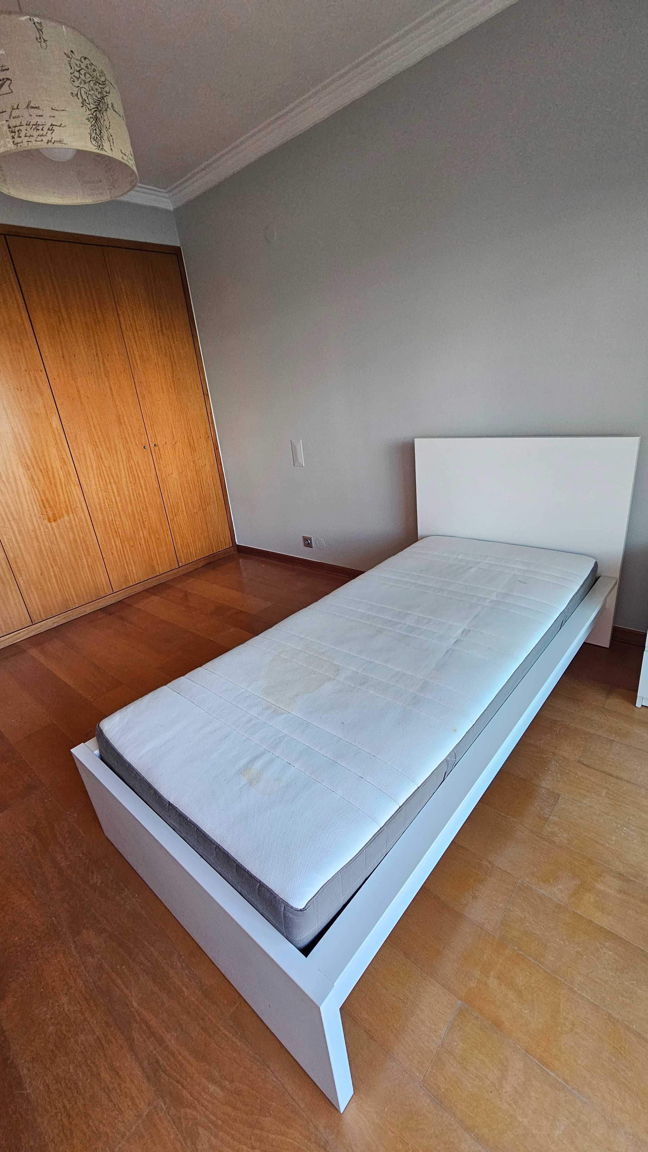 Cama malm de solteiro + colchão e proteção de colchão